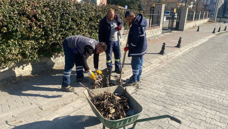 KANAL VE MAZGALLAR TEMİZLENİYOR