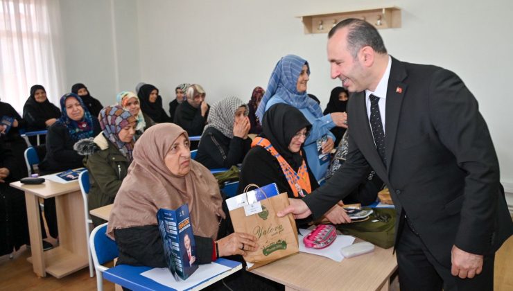 YALOVA BELEDİYESİ YASMEK OKUMA YAZMA KURSU MEZUNLARINI VERDİ