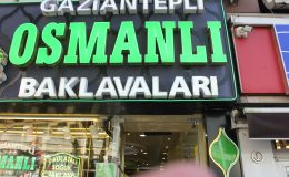 Gaziantepli Osmanlı Baklavaları’nın kurucusu olan Ahmet Çiçek.. Ulusal 77 konuştu