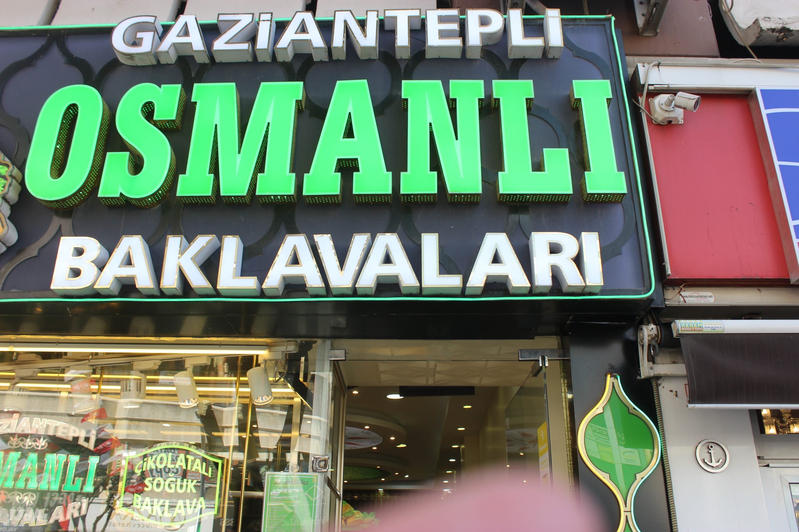 Gaziantepli Osmanlı Baklavaları’nın kurucusu olan Ahmet Çiçek.. Ulusal 77 konuştu