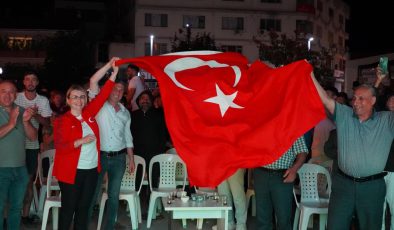 BAŞKAN FAZLACA:”MİLLİ MAÇIN HEYECANINI HEP BİRLİKTE YAŞADIK”