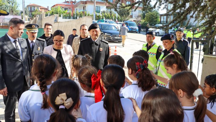 “Trafik Güvenliği”, “Çevre Koruma ve Hayvan Sevgisi” ile “Çocuk Hakları” eğitimi verilmiştir.