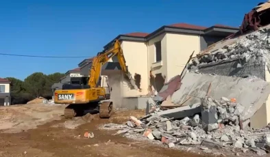 Yalova’da Kaçak Yapılaşmayla Mücadele Devam Ediyor: Fıstıklı Köyü’nde 4 Kaçak Villa Yıkıldı