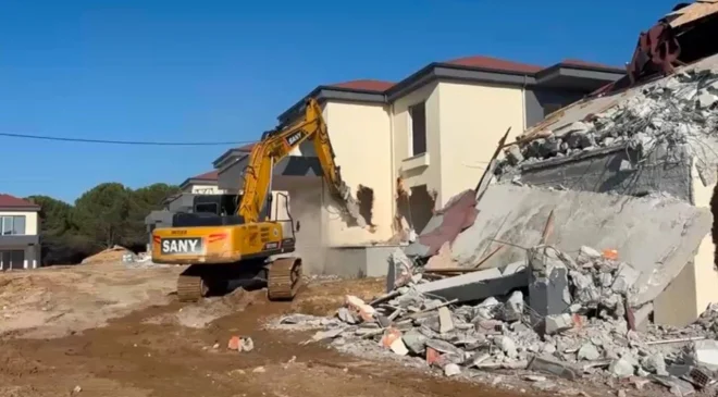 Yalova’da Kaçak Yapılaşmayla Mücadele Devam Ediyor: Fıstıklı Köyü’nde 4 Kaçak Villa Yıkıldı