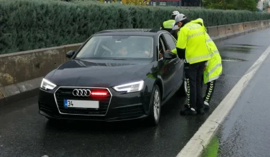 Yalova’da Çakarlı Araç ve Polis Telsizi ile Trafiği Tehlikeye Atan Gençlere Ceza