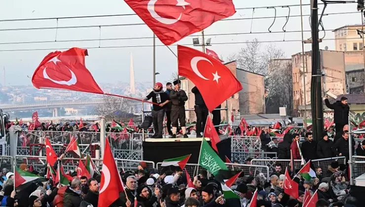 Galata Köprüsü’nde “Gazze İçin Adalet Yürüyüşü” Başladı